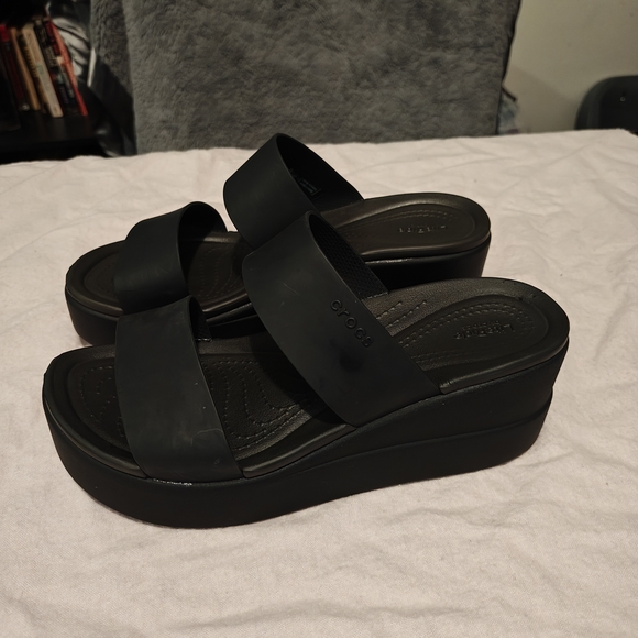 Crocs Brooklyn Black Women's Platform Sandals - Picture 4 of 8